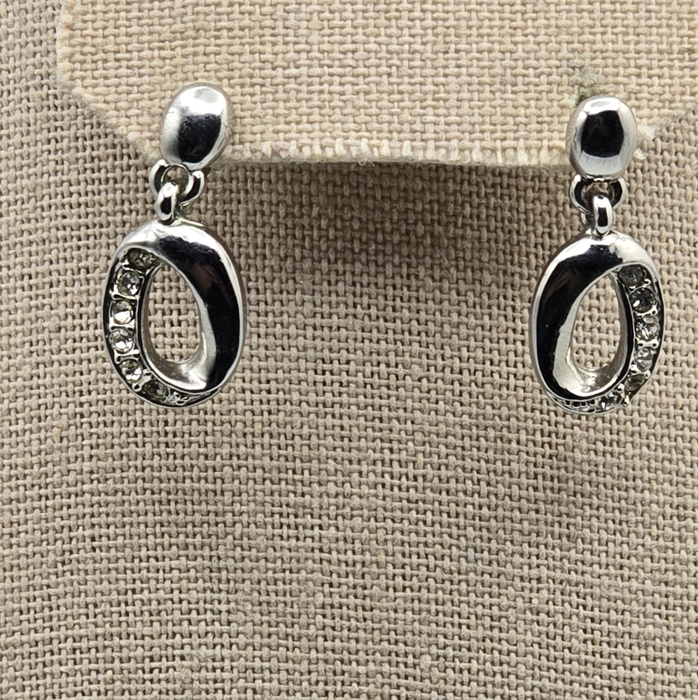 Chic Silver Oval Earrings with Crystals
